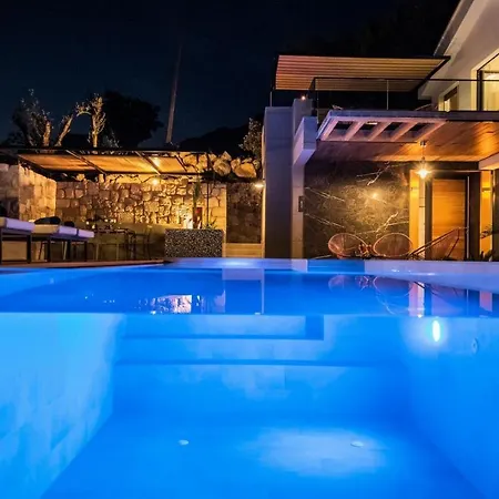 Ctma236/ Modern Decorated With Private Pool * Makarská